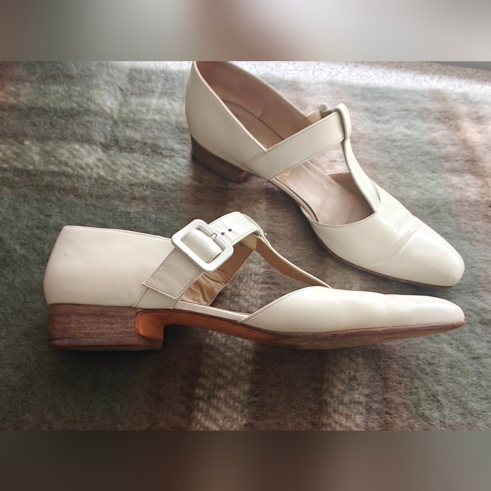IVORY Vintage Salvatore Ferragamo T Strap Mary Jane Pumps 9 AAAA